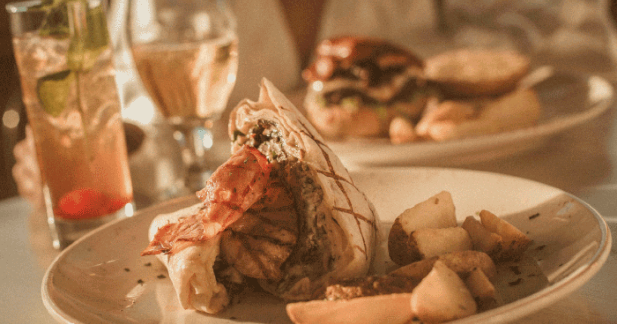 Hamburguesa a la Quesadilla - Azotea Roof Top Manizales