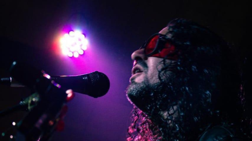 Sergio Hernández, el fresas cantando en manizales