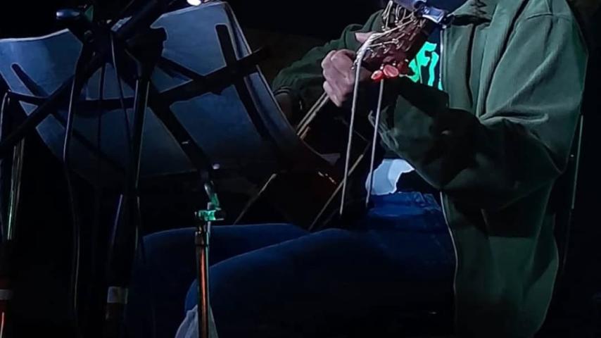 Sergio Hernández, el fresas cantando en manizales